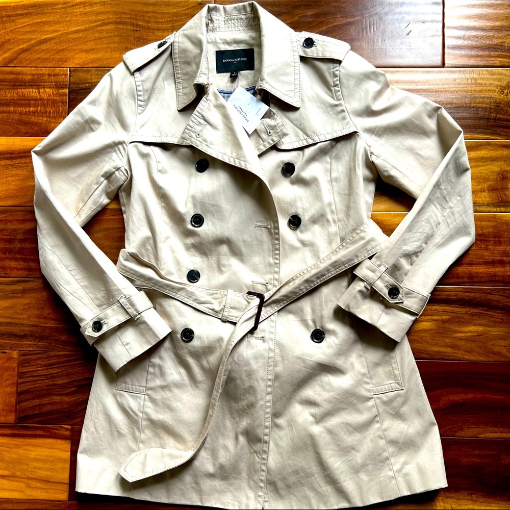 BR Trench coat